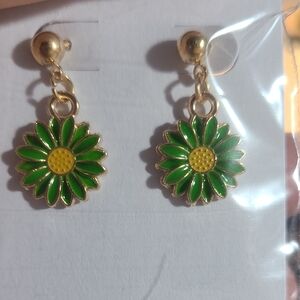 Daisy Delight Green, White and Gold Earrings